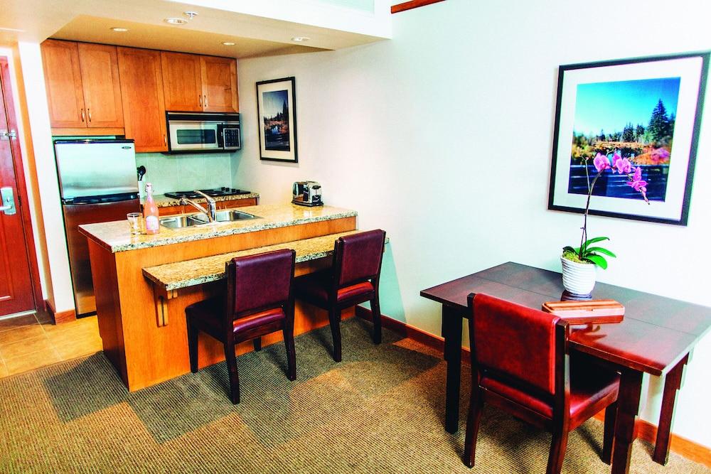 Hotel Pan Pacific Village Centre 4*