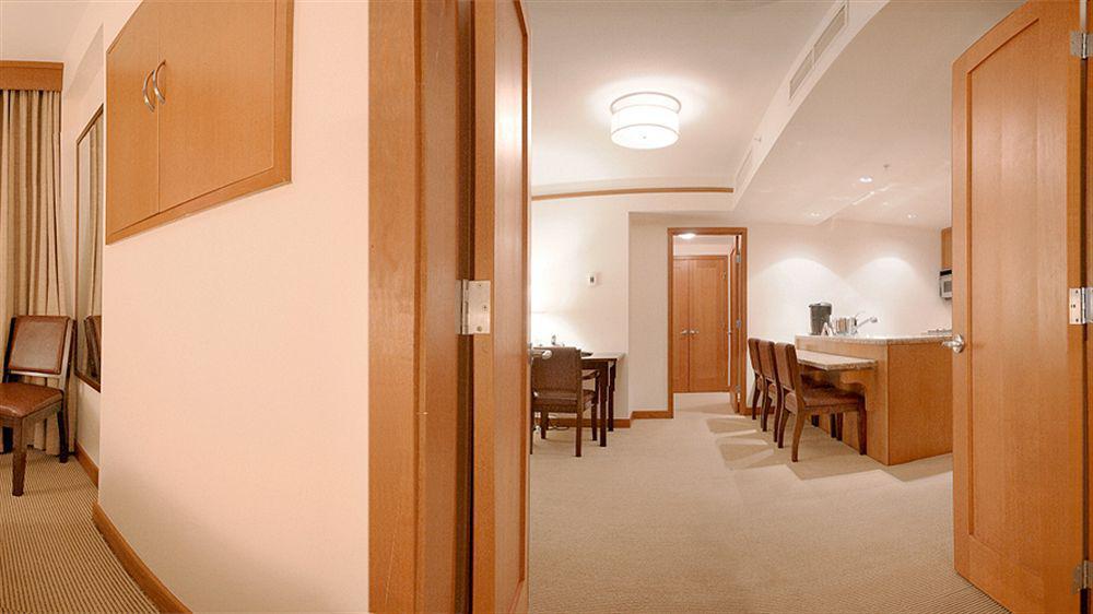 Hotel Pan Pacific Village Centre